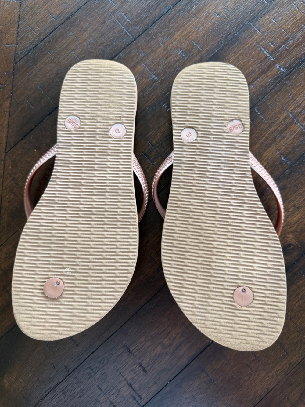 Havaianas Flip Flops with Rose Metallic Straps Size 6 (35-36) - Picture 3 of 5